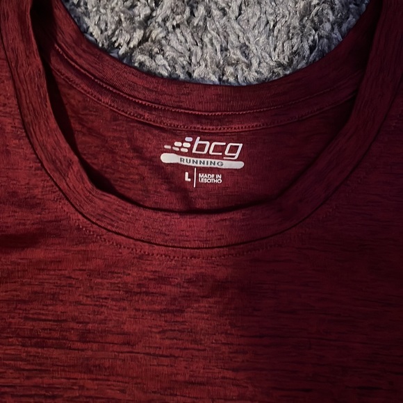 Mens burgundy running tee - Picture 2 of 3